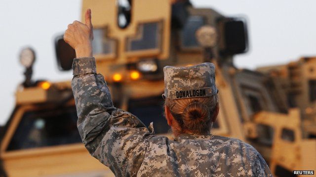Female soldier gives US convoy a thumbs up