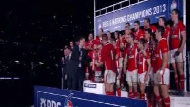 Cymru'n dathlu
