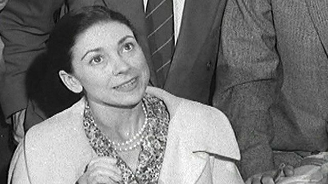 Margot Fonteyn meets the press