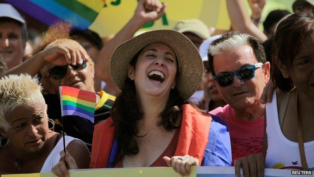 Castro Daughter Leads Gay Rights March In Cuba Bbc News 