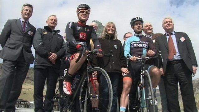 Cyclists Matt Cronshaw and Jack Pullar