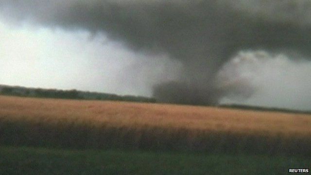 Tornado strikes Kentucky town of Adairville