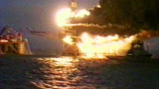 Piper Alpha platform on fire