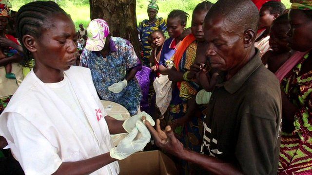 A Doctor from MSF treats a patient in the Central African Republic