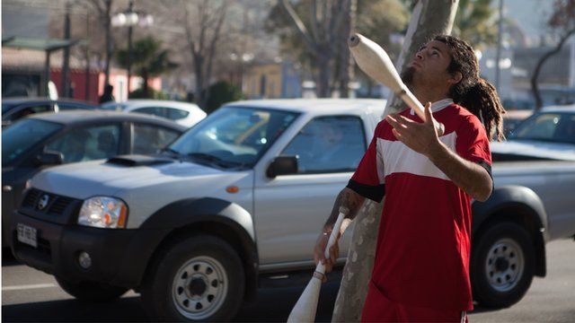 Juggler in Chile