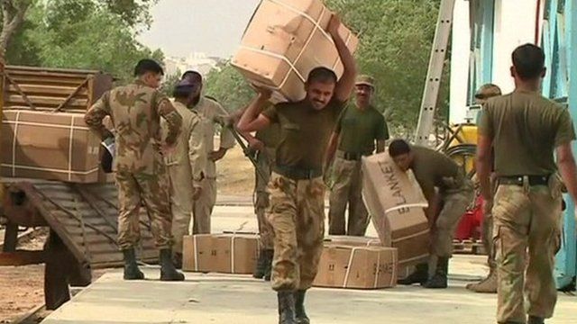 Soldiers carrying aid supplies