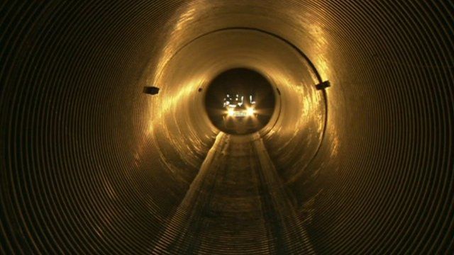 The aquanauts in the tunnel