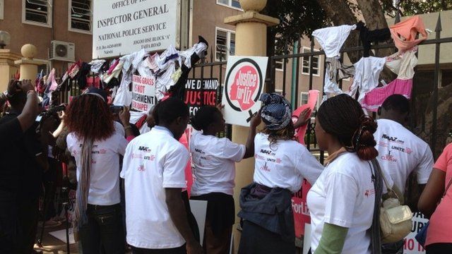The protesters tied their placards to the railings at the police headquarters