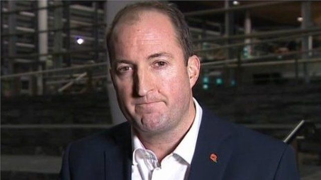 Cafodd Mr Harri ei gyfweld gan Bethan Rhys ar gyfer Newyddion Naw
