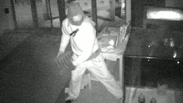 Thief targets antiquity in Luton