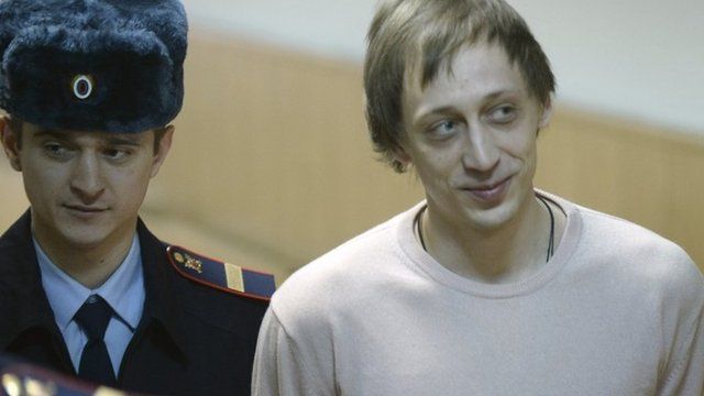 Pavel Dmitrichenko (r)