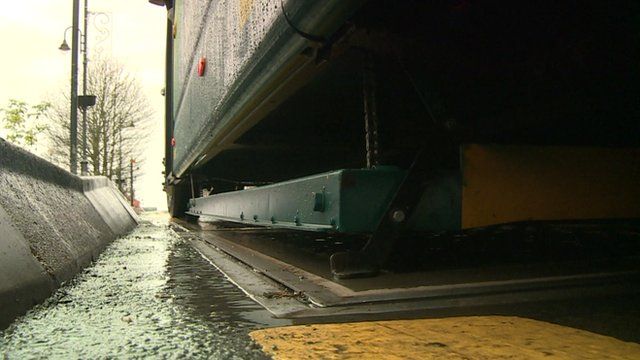 Plates lowered beneath the bus are used to recharge the vehicle wirelessly
