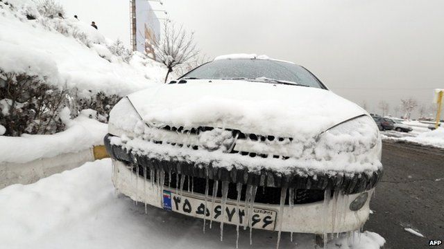 Rare snow blankets Iran's capital Tehran - BBC News