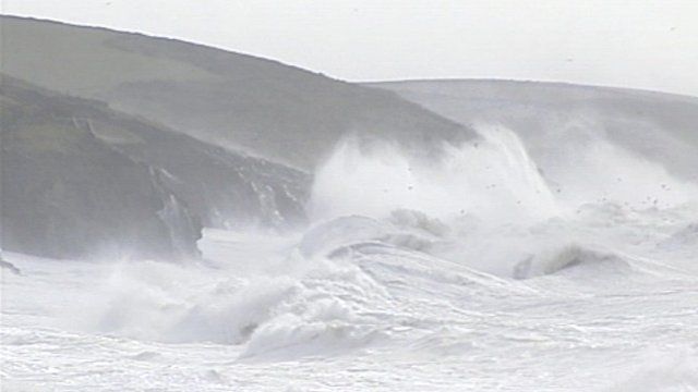 Huge waves pound Porthleven harbour in Cornwall - BBC News