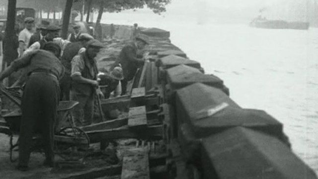 Workmen putting sandbags on the Thames in 1928