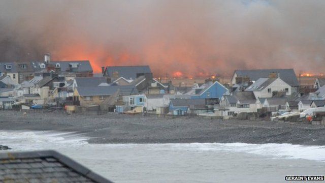 Bog fire rages in Borth