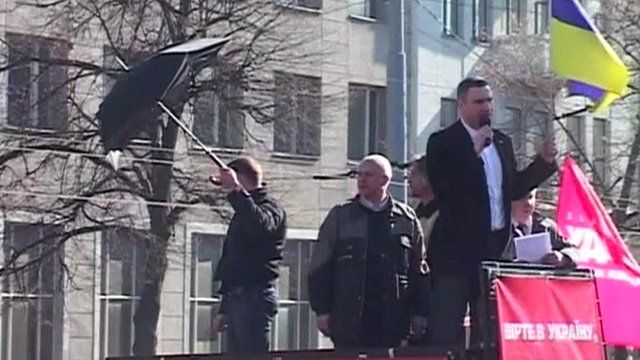 Vitali Klitschko pelted with eggs in Kiev