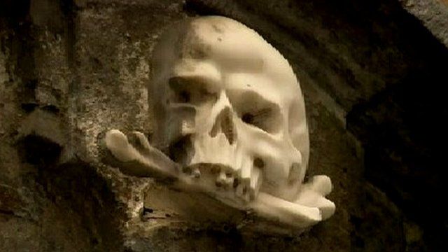 Skull symbol at Naples church building