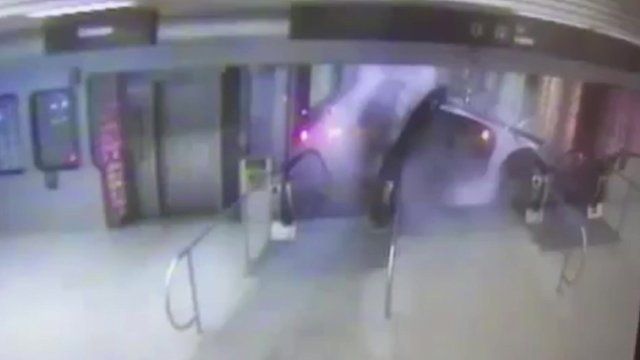 Chicago train derailment CCTV footage