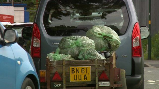 Car with rubbish in a trailer