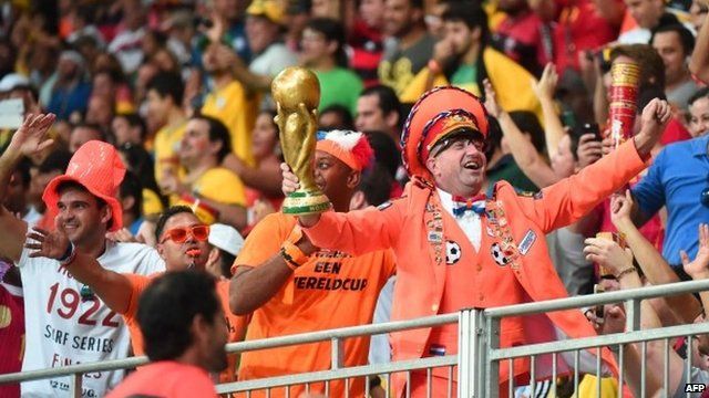 World Cup: Dutch fans celebrate Spain thrashing - BBC News