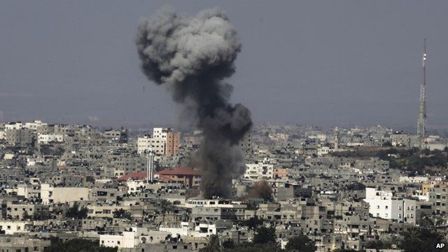 Smoke rises after an Israeli missile strike hit the northern Gaza Strip, July 16, 2014