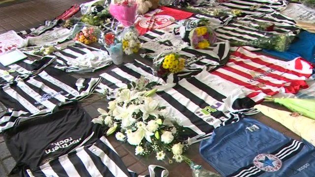 Tributes to fans