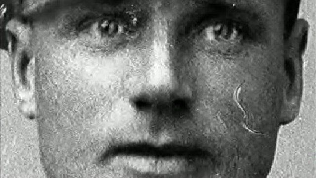 Ym Mangor bydd modd gweld gwaith celfyddydol awyr agored yn dangos delweddau o filwyr ar wal fawr