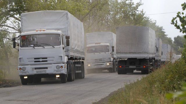 Russian aid trucks on the main road to Luhansk