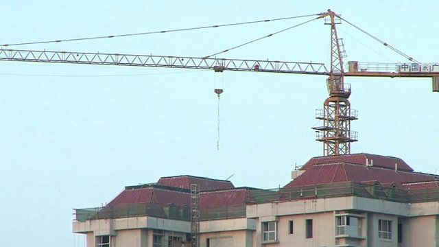 Crane over Tianjin building