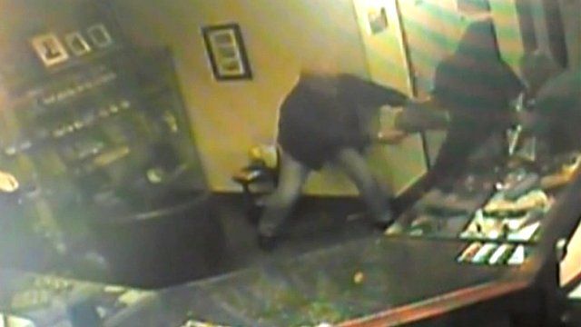 Graham Tisdale grabs bag from thief