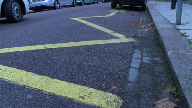 Zigzag road marking