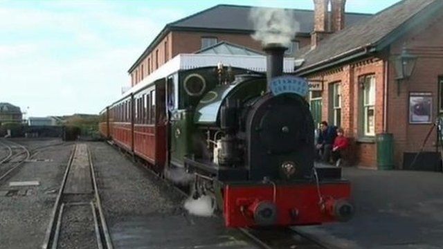 Train at Talyllyn station