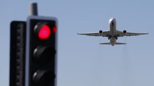 Plane flying near Heathrow