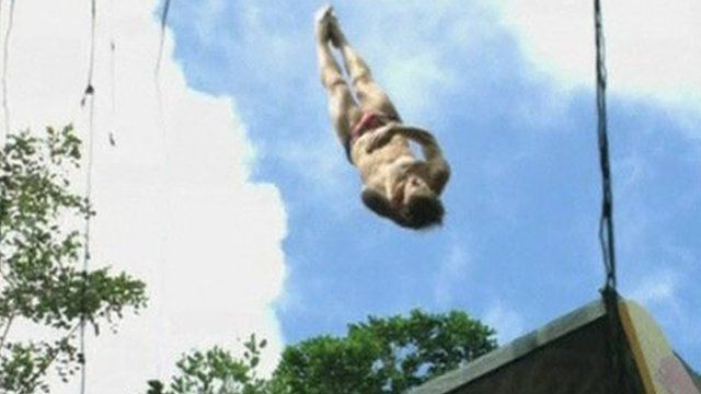 Gary Hunt mid dive