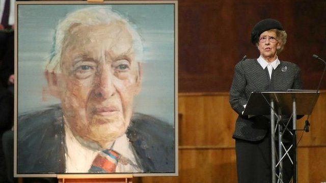 Ian Paisley's wife speaks next to his portrait at his memorial service