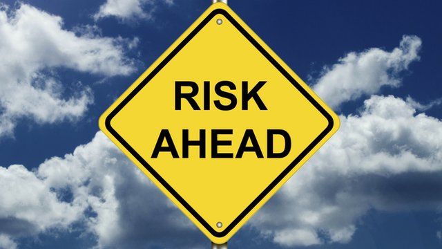 Road sign saying "risk ahead"