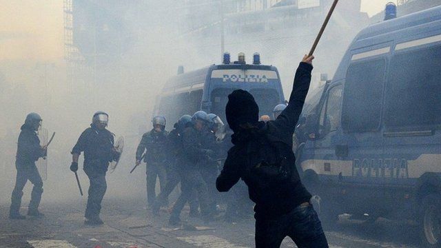Police clash with protesters in Naples