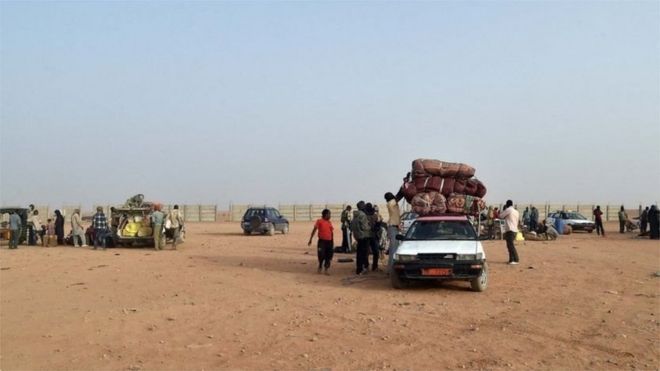 Migrants travelling in the deserts of Niger - archive photo