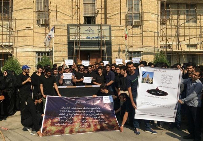 دانشجویان معترض اقدام به تشییع نمادین دانشگاه صنعت نفت کردند