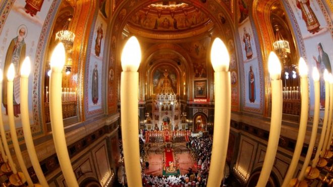 قداس عيد الفصح في كتدرائية المسيح المخلص بالعاصمة الروسية موسكو
