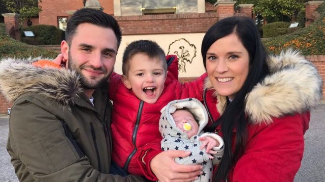 Джейк с женой у двумя сыновьями