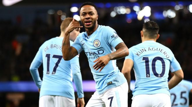 Raheem Sterling celebra un gol