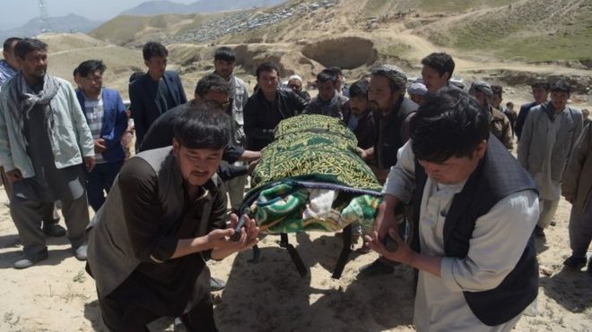 تدفین اجساد کشته شده