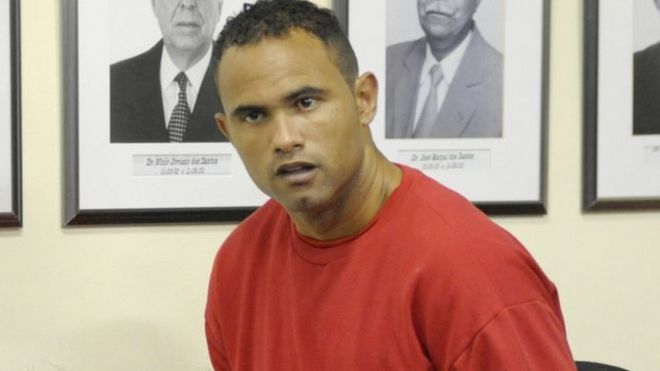الادعاء البرازيلي يأمر باعتقال حارس مرمى متهم بقتل زوجته ورميها للكلاب _95727630_4