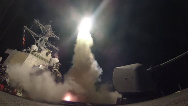 Lanzamiento de misiles desde el USS Porter.