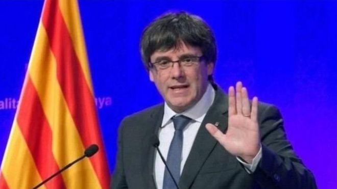 رئيس كتالونيا المُقال يتعهد بمقاومة حكم مدريد المباشر _98513886_a9ff1903-6b14-4dea-a765-98568e74e7fc