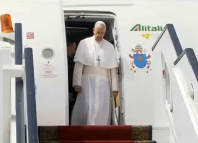 Kiongozi wa kanisa katoliki duniani papa Francis awasili Misri kwa ziara ya kidini