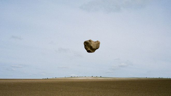 இந்தப் பாறைகள் அந்தரத்தில் நிற்பது எப்படி