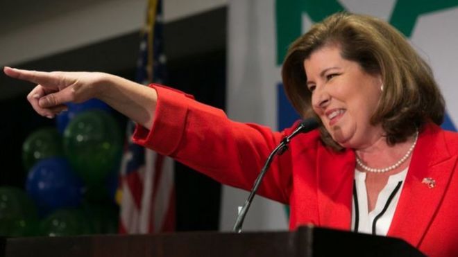 Bi Karen Handel wa Democrat akifurahia ushindi wake